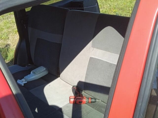 Червоний Форд Сієрра, об'ємом двигуна 2 л та пробігом 300 тис. км за 1200 $, фото 3 на Automoto.ua