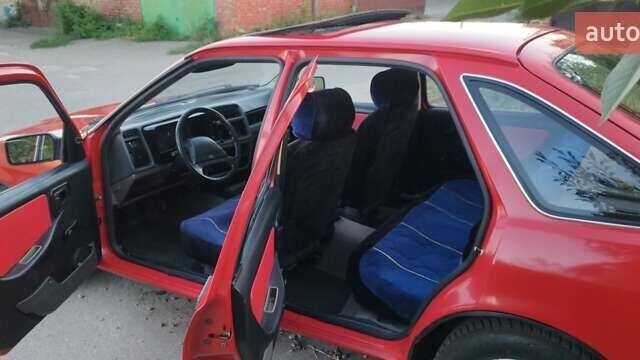 Червоний Форд Сієрра, об'ємом двигуна 2 л та пробігом 111 тис. км за 2000 $, фото 2 на Automoto.ua