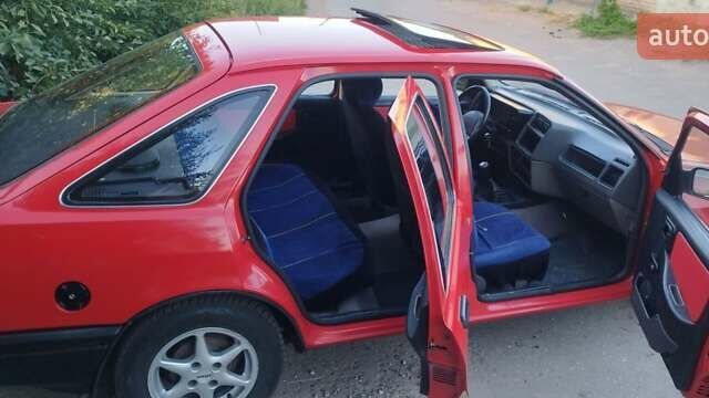 Червоний Форд Сієрра, об'ємом двигуна 2 л та пробігом 111 тис. км за 2000 $, фото 9 на Automoto.ua