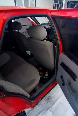 Красный Форд Сиерра, объемом двигателя 2 л и пробегом 777 тыс. км за 930 $, фото 9 на Automoto.ua