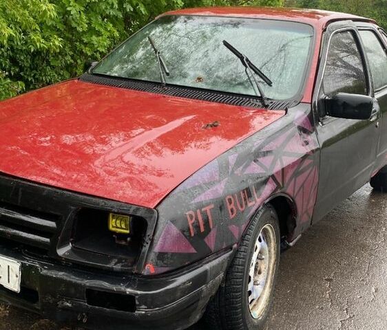 Красный Форд Сиерра, объемом двигателя 1.8 л и пробегом 195 тыс. км за 12 $, фото 2 на Automoto.ua