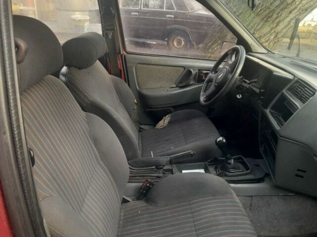 Красный Форд Сиерра, объемом двигателя 1.8 л и пробегом 195 тыс. км за 12 $, фото 9 на Automoto.ua