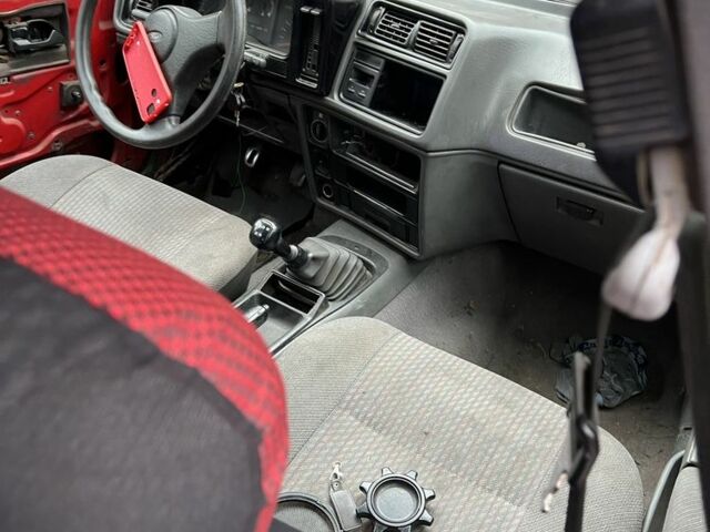 Красный Форд Сиерра, объемом двигателя 2 л и пробегом 100 тыс. км за 350 $, фото 5 на Automoto.ua