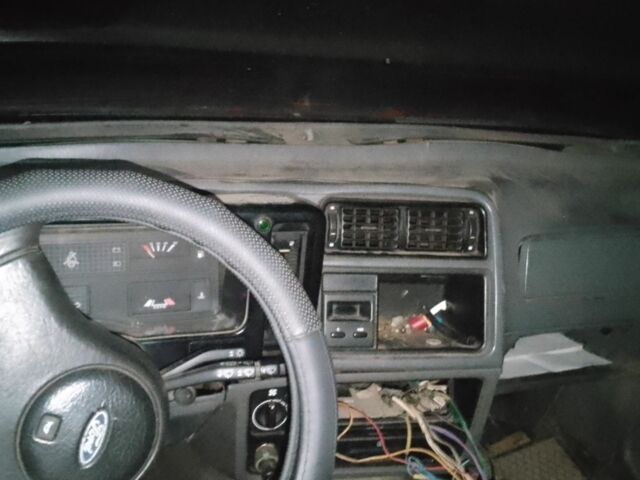 Красный Форд Сиерра, объемом двигателя 0 л и пробегом 90 тыс. км за 642 $, фото 6 на Automoto.ua