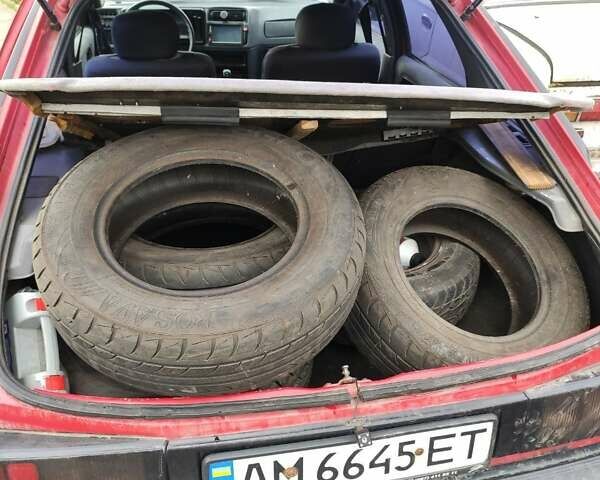 Форд Сієрра 1989 у Житомирі на Automoto.ua Червоний Форд Сієрра, об'ємом двигуна 2 л та пробігом 60 тис. км за 1196 $, фото 2 на Automoto.ua