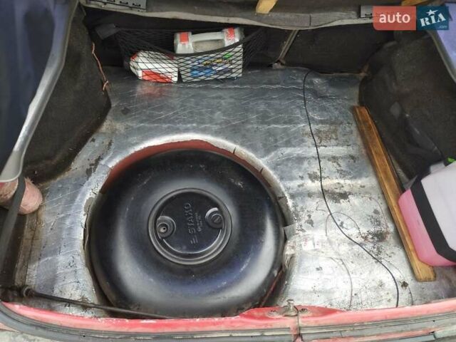 Форд Сієрра 1989 у Житомирі на Automoto.ua Червоний Форд Сієрра, об'ємом двигуна 2 л та пробігом 60 тис. км за 1196 $, фото 13 на Automoto.ua