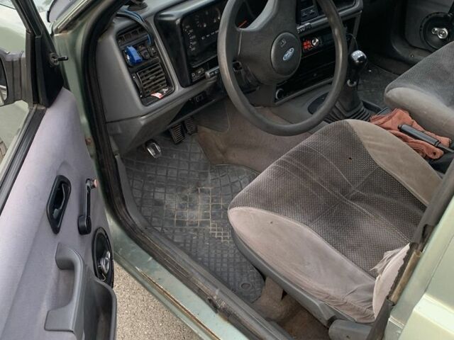 Форд Сиерра 1989 в Чернигове на Automoto.ua Форд Сиерра, объемом двигателя 1.8 л и пробегом 250 тыс. км за 700 $, фото 6 на Automoto.ua