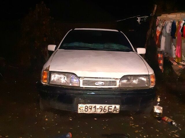 Форд Сієрра, об'ємом двигуна 1.8 л та пробігом 150 тис. км за 500 $, фото 3 на Automoto.ua