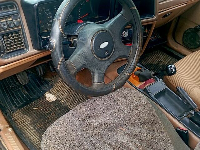 Форд Сиерра, объемом двигателя 2 л и пробегом 100 тыс. км за 520 $, фото 2 на Automoto.ua