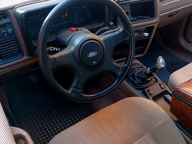 Форд Сієрра, об'ємом двигуна 2 л та пробігом 210 тис. км за 1500 $, фото 4 на Automoto.ua