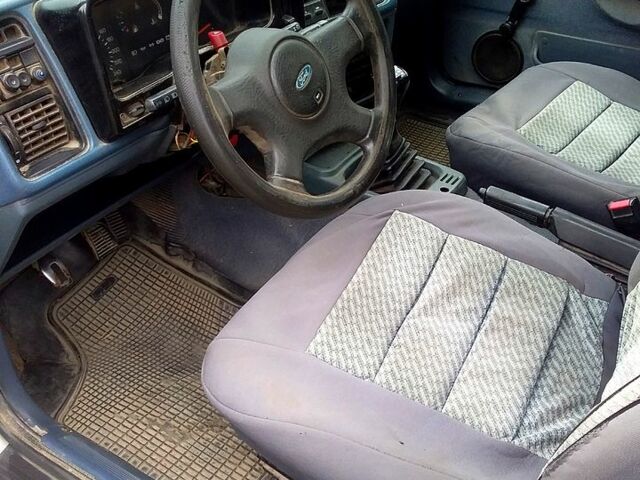Форд Сієрра, об'ємом двигуна 1.6 л та пробігом 200 тис. км за 900 $, фото 2 на Automoto.ua