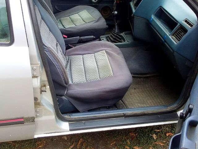 Форд Сієрра, об'ємом двигуна 1.6 л та пробігом 200 тис. км за 900 $, фото 4 на Automoto.ua