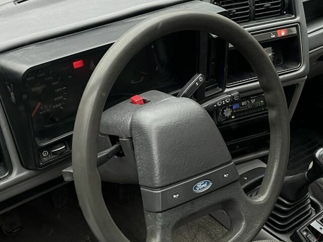 Серый Форд Сиерра, объемом двигателя 1.6 л и пробегом 156 тыс. км за 1200 $, фото 5 на Automoto.ua