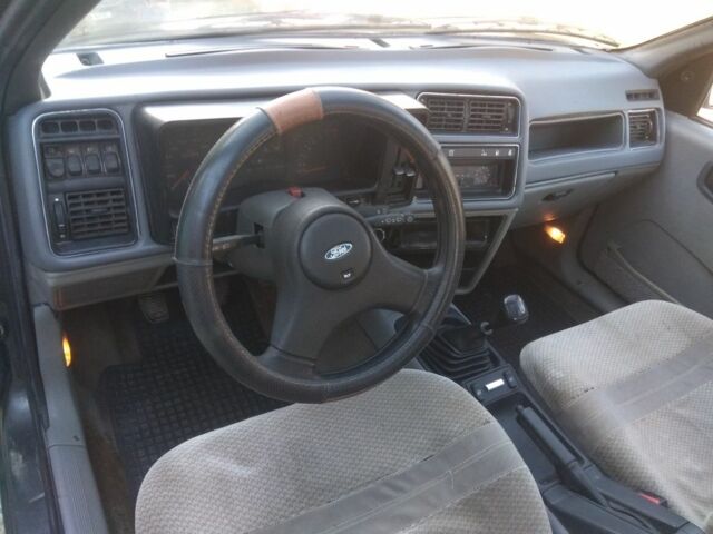 Серый Форд Сиерра, объемом двигателя 2 л и пробегом 200 тыс. км за 1350 $, фото 6 на Automoto.ua