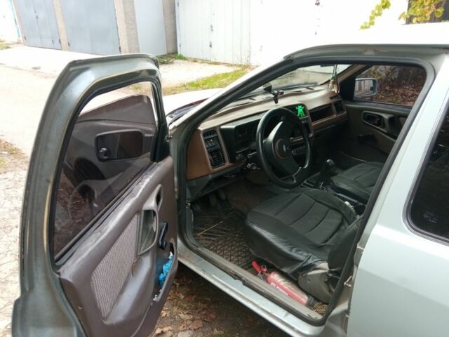 Сірий Форд Сієрра, об'ємом двигуна 2 л та пробігом 999 тис. км за 800 $, фото 2 на Automoto.ua