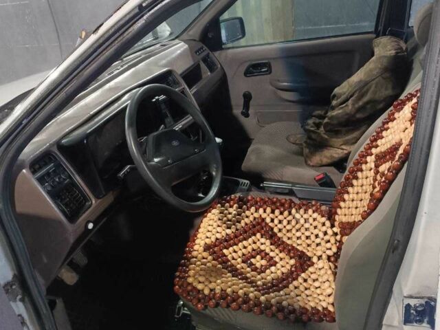 Серый Форд Сиерра, объемом двигателя 1.6 л и пробегом 874 тыс. км за 1100 $, фото 8 на Automoto.ua