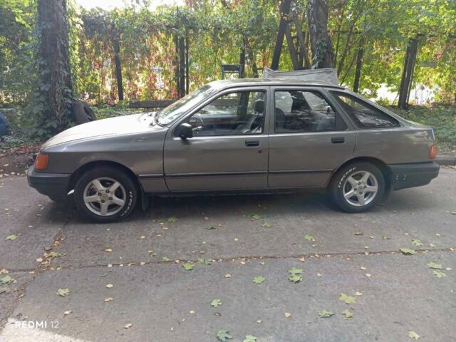 Серый Форд Сиерра, объемом двигателя 2 л и пробегом 300 тыс. км за 1800 $, фото 1 на Automoto.ua