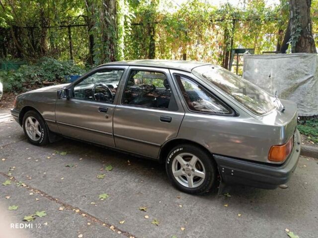 Серый Форд Сиерра, объемом двигателя 2 л и пробегом 300 тыс. км за 1800 $, фото 2 на Automoto.ua