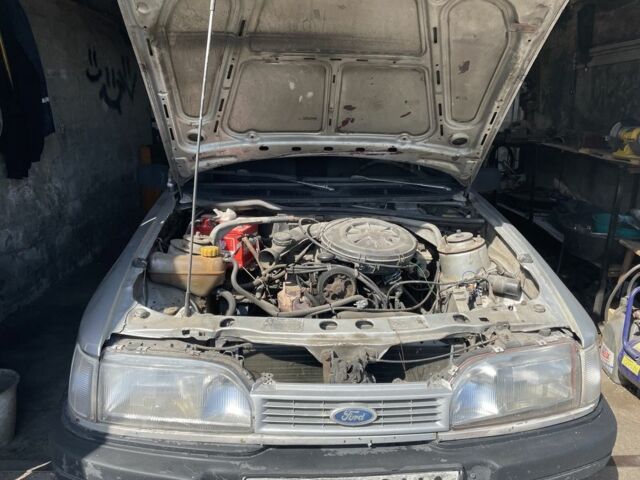 Серый Форд Сиерра, объемом двигателя 2 л и пробегом 99 тыс. км за 840 $, фото 4 на Automoto.ua