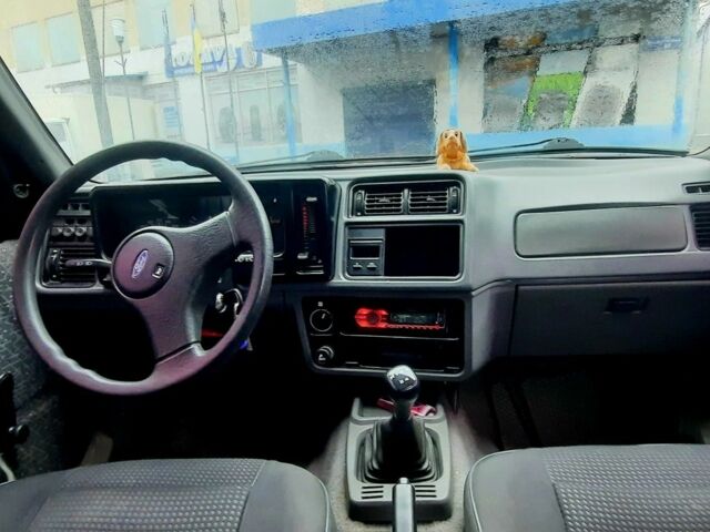 Серый Форд Сиерра, объемом двигателя 2 л и пробегом 800 тыс. км за 1500 $, фото 2 на Automoto.ua