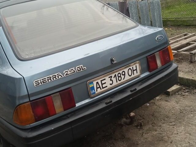 Серый Форд Сиерра, объемом двигателя 1.8 л и пробегом 25 тыс. км за 800 $, фото 7 на Automoto.ua