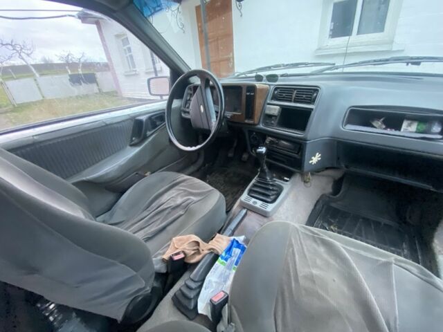 Серый Форд Сиерра, объемом двигателя 2 л и пробегом 500 тыс. км за 827 $, фото 4 на Automoto.ua