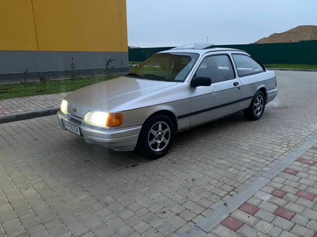 Серый Форд Сиерра, объемом двигателя 1.6 л и пробегом 150 тыс. км за 1650 $, фото 4 на Automoto.ua