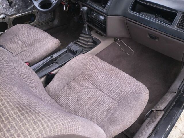 Серый Форд Сиерра, объемом двигателя 1.6 л и пробегом 250 тыс. км за 310 $, фото 4 на Automoto.ua