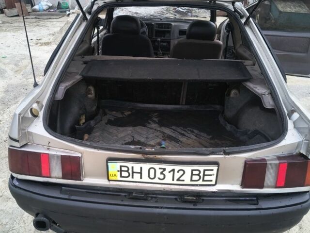 Серый Форд Сиерра, объемом двигателя 1.6 л и пробегом 250 тыс. км за 310 $, фото 5 на Automoto.ua