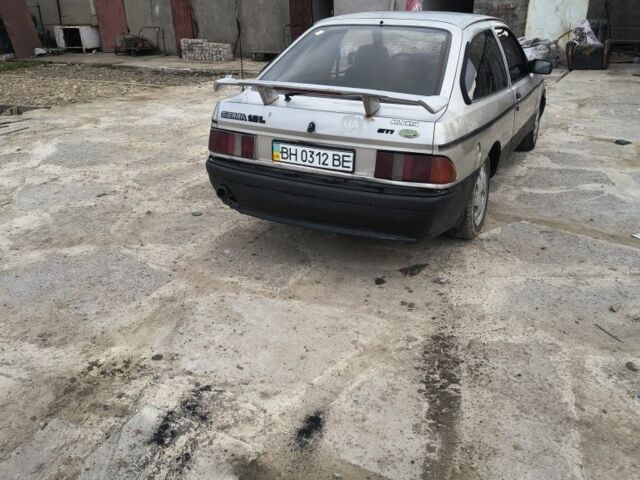 Серый Форд Сиерра, объемом двигателя 1.6 л и пробегом 250 тыс. км за 310 $, фото 1 на Automoto.ua