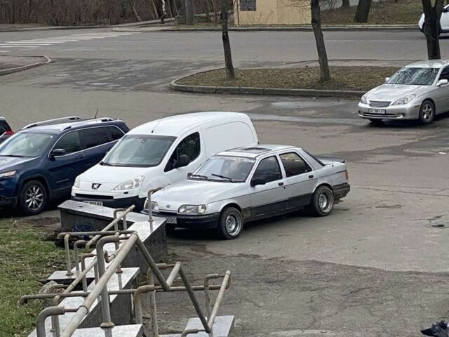 Серый Форд Сиерра, объемом двигателя 2 л и пробегом 400 тыс. км за 800 $, фото 3 на Automoto.ua