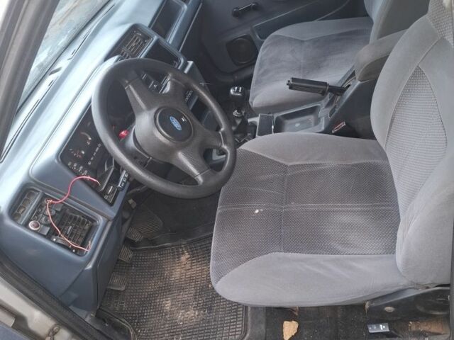 Серый Форд Сиерра, объемом двигателя 2 л и пробегом 300 тыс. км за 1191 $, фото 3 на Automoto.ua