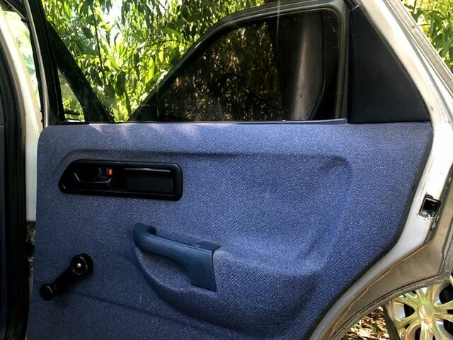 Серый Форд Сиерра, объемом двигателя 1.6 л и пробегом 300 тыс. км за 1200 $, фото 6 на Automoto.ua