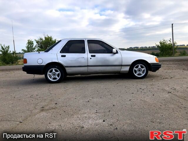 Серый Форд Сиерра, объемом двигателя 1.6 л и пробегом 300 тыс. км за 1200 $, фото 1 на Automoto.ua