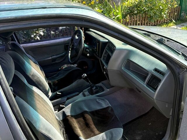 Сірий Форд Сієрра, об'ємом двигуна 1.6 л та пробігом 0 тис. км за 1000 $, фото 1 на Automoto.ua