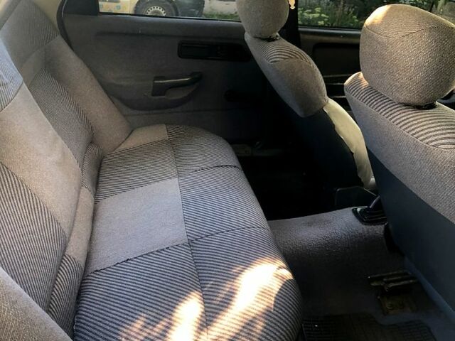 Серый Форд Сиерра, объемом двигателя 1.6 л и пробегом 300 тыс. км за 1200 $, фото 4 на Automoto.ua