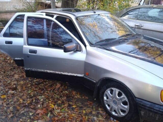 Серый Форд Сиерра, объемом двигателя 2 л и пробегом 500 тыс. км за 1000 $, фото 5 на Automoto.ua