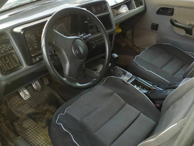 Серый Форд Сиерра, объемом двигателя 2.3 л и пробегом 200 тыс. км за 834 $, фото 4 на Automoto.ua