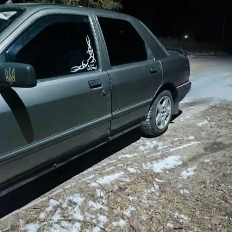 Серый Форд Сиерра, объемом двигателя 2 л и пробегом 350 тыс. км за 550 $, фото 5 на Automoto.ua