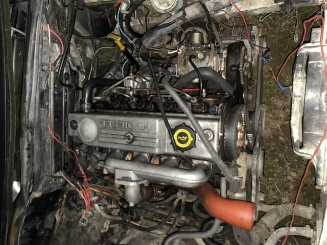 Серый Форд Сиерра, объемом двигателя 1.8 л и пробегом 260 тыс. км за 300 $, фото 3 на Automoto.ua