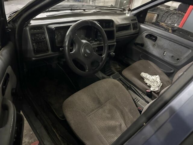 Серый Форд Сиерра, объемом двигателя 2 л и пробегом 200 тыс. км за 350 $, фото 4 на Automoto.ua