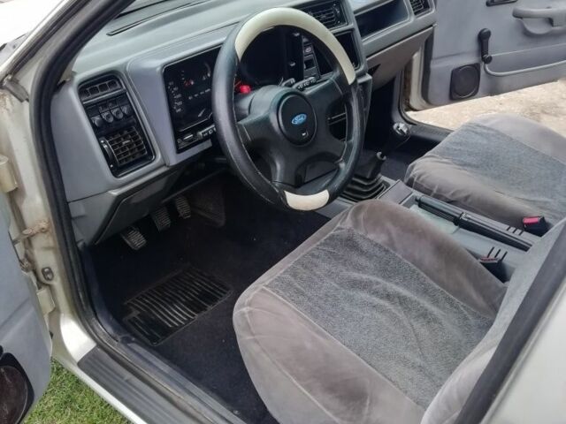 Форд Сиерра 1990 в Чернигове на Automoto.ua Серый Форд Сиерра, объемом двигателя 2 л и пробегом 240 тыс. км за 1200 $, фото 4 на Automoto.ua