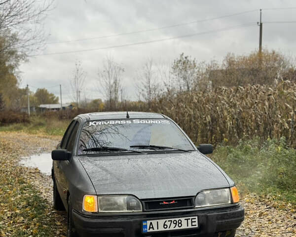 Серый Форд Сиерра, объемом двигателя 2 л и пробегом 50 тыс. км за 1400 $, фото 5 на Automoto.ua