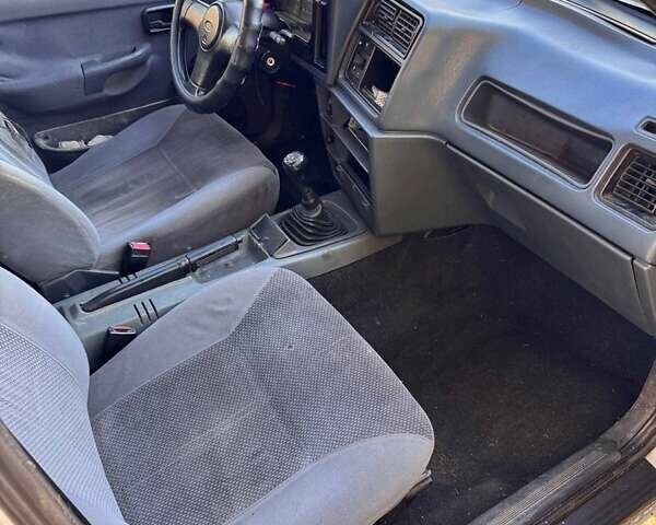 Серый Форд Сиерра, объемом двигателя 1.8 л и пробегом 97 тыс. км за 1100 $, фото 4 на Automoto.ua