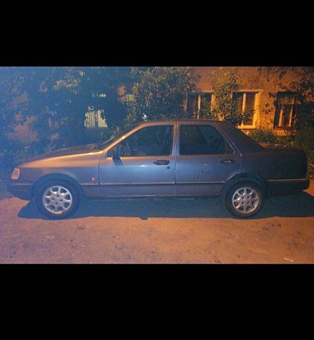 Серый Форд Сиерра, объемом двигателя 2 л и пробегом 350 тыс. км за 900 $, фото 3 на Automoto.ua