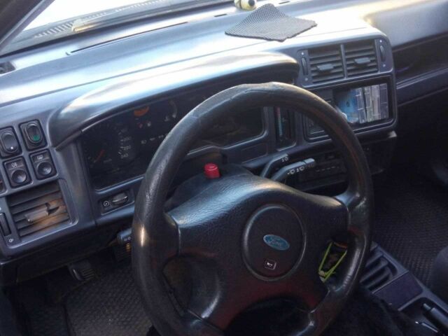 Серый Форд Сиерра, объемом двигателя 1.8 л и пробегом 110 тыс. км за 1300 $, фото 2 на Automoto.ua