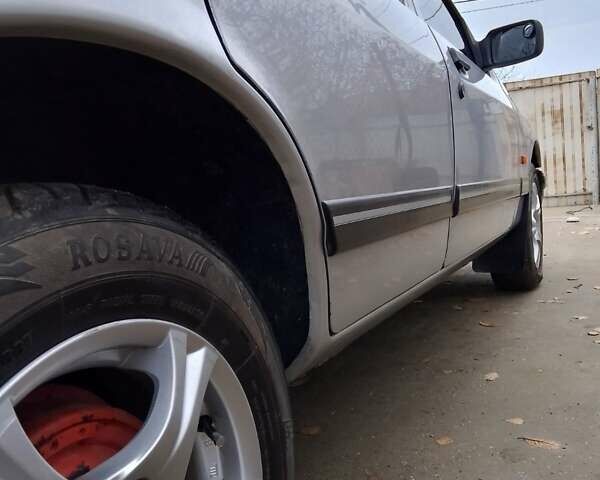 Серый Форд Сиерра, объемом двигателя 2 л и пробегом 85 тыс. км за 1300 $, фото 7 на Automoto.ua