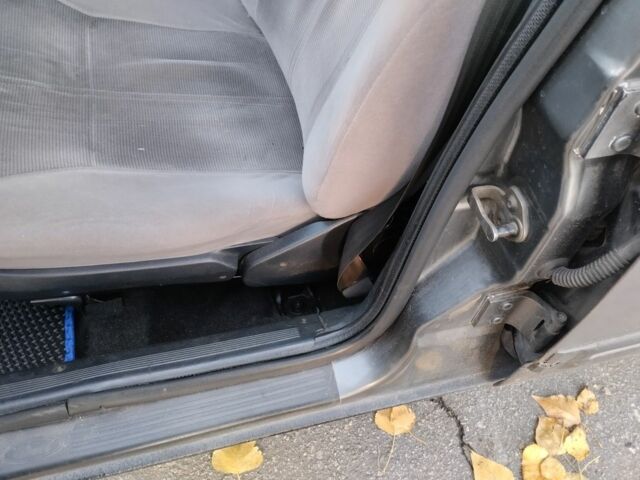 Сірий Форд Сієрра, об'ємом двигуна 2 л та пробігом 400 тис. км за 1194 $, фото 5 на Automoto.ua