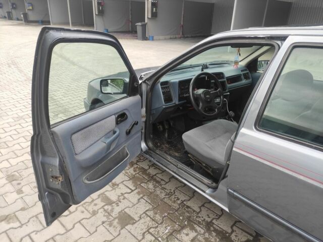 Серый Форд Сиерра, объемом двигателя 2 л и пробегом 450 тыс. км за 400 $, фото 3 на Automoto.ua