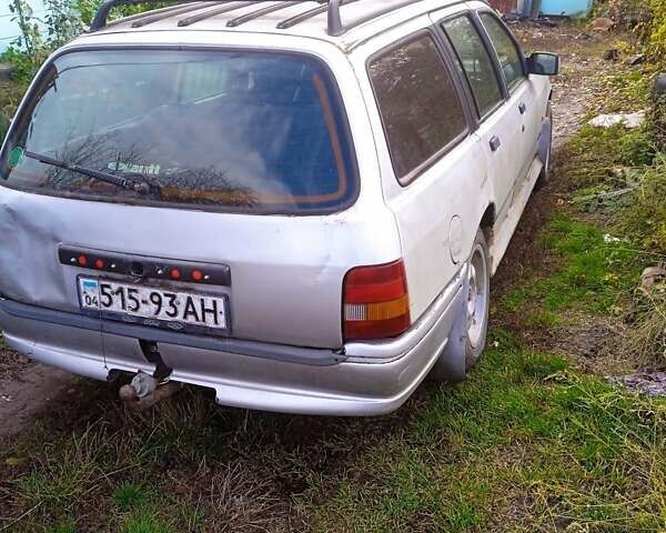Серый Форд Сиерра, объемом двигателя 0 л и пробегом 158 тыс. км за 700 $, фото 1 на Automoto.ua